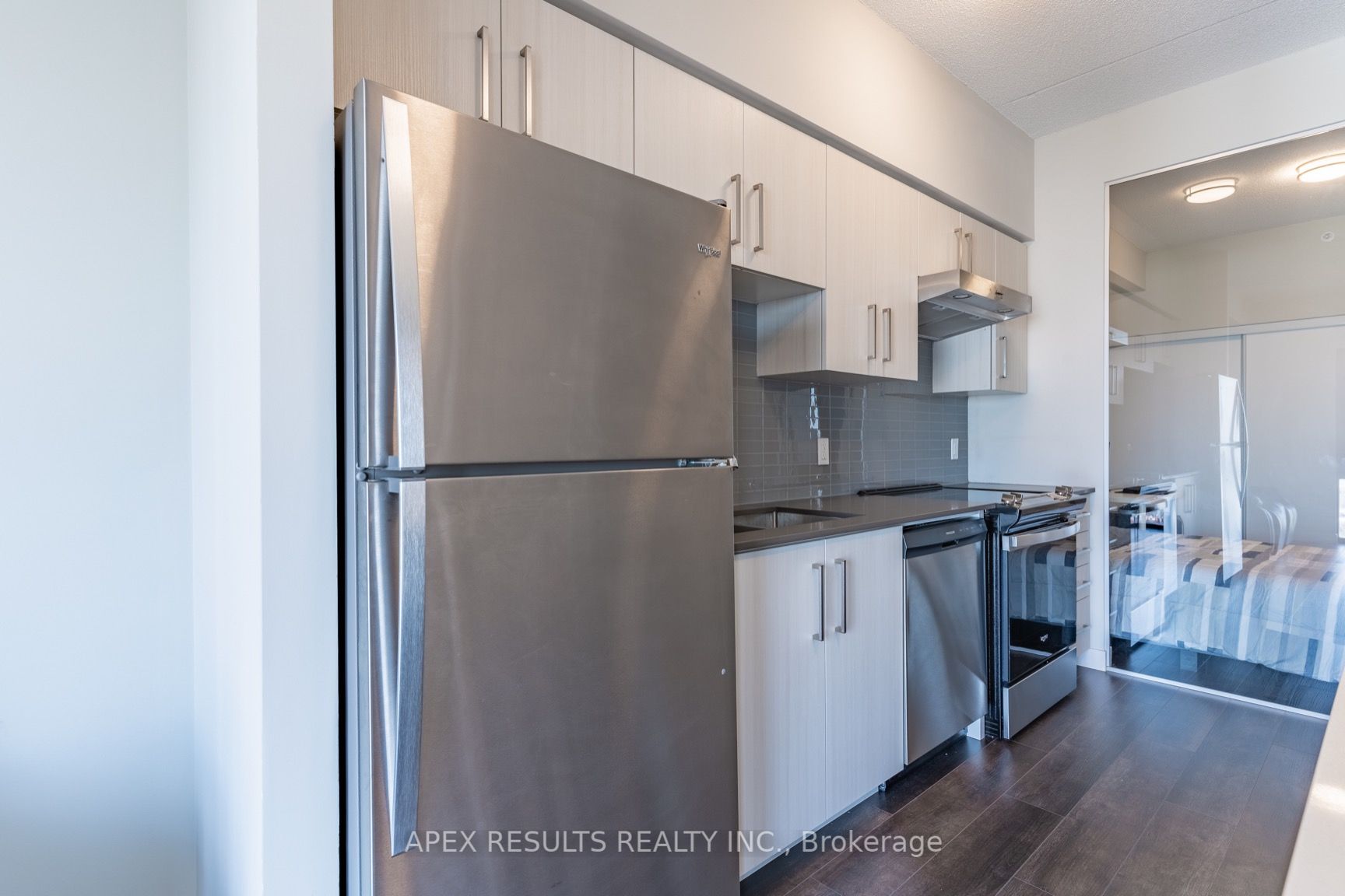 15 Queen St S, #2109