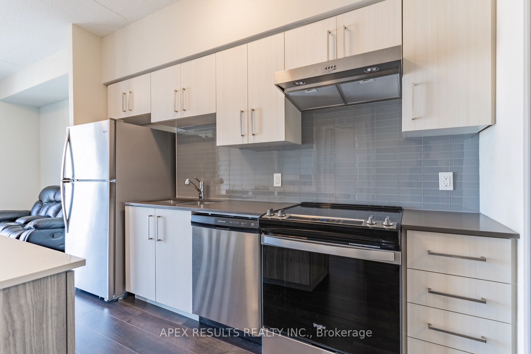 15 Queen St S, #2109