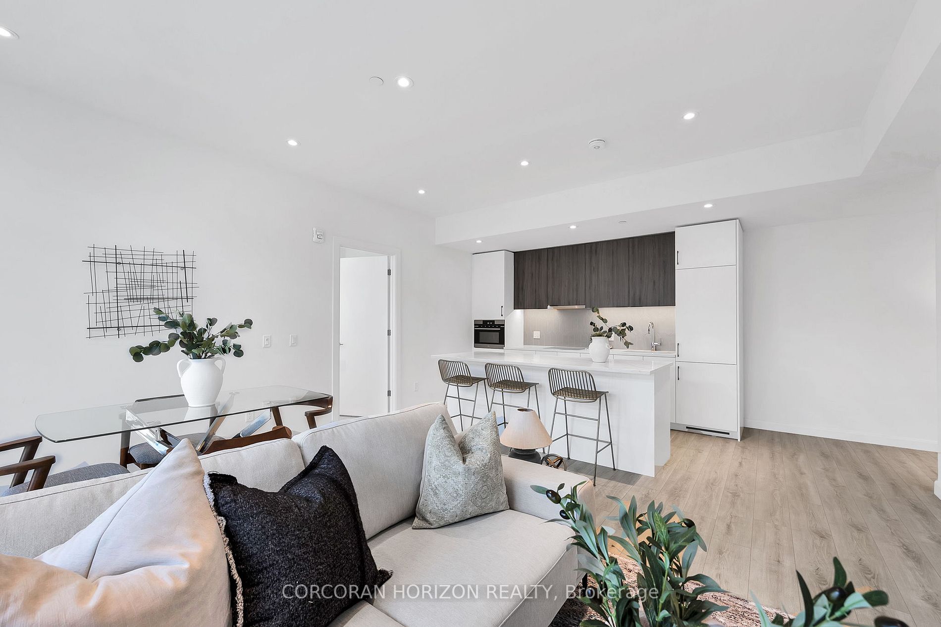 741 King St W, #1302