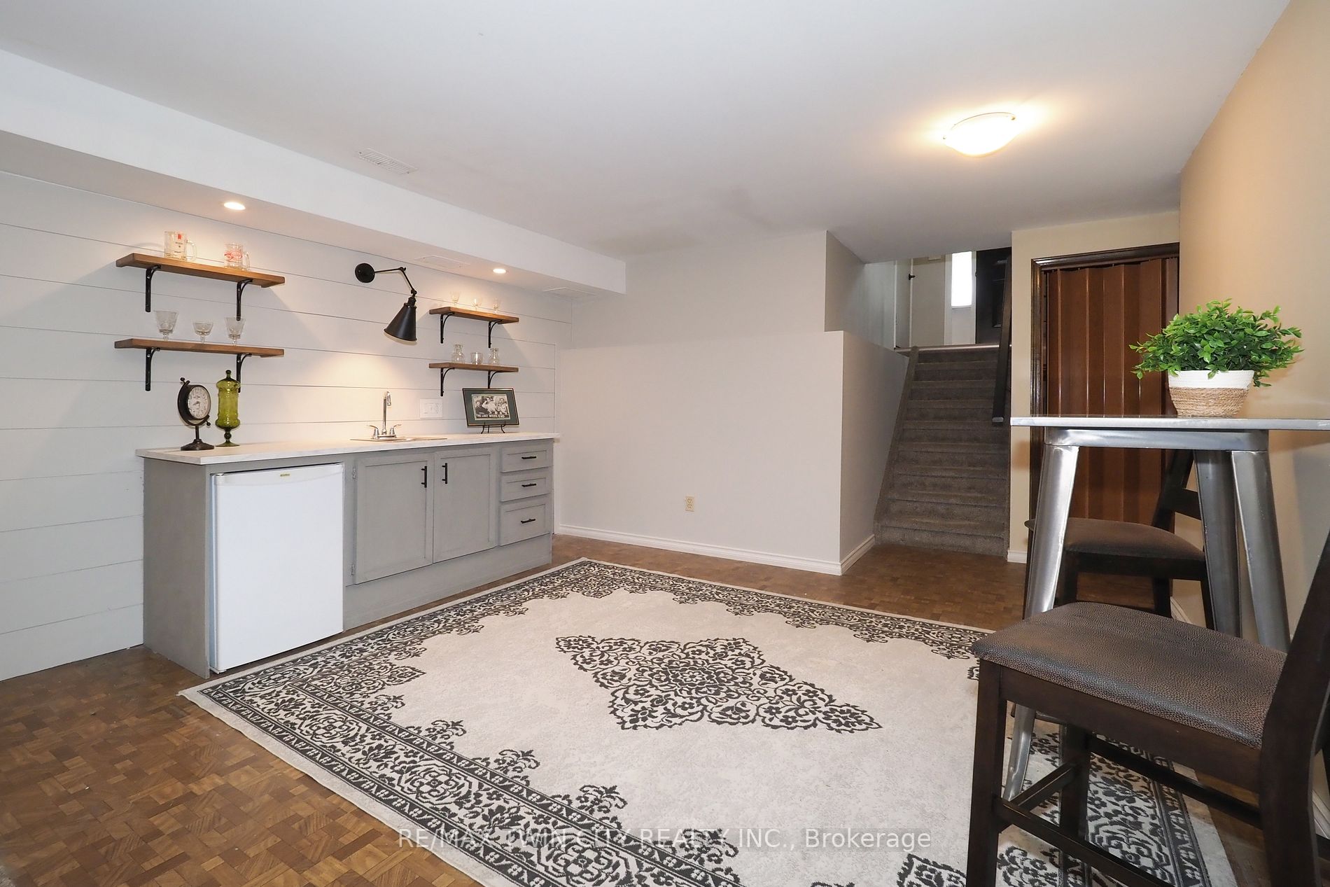 83 Milton Ave W