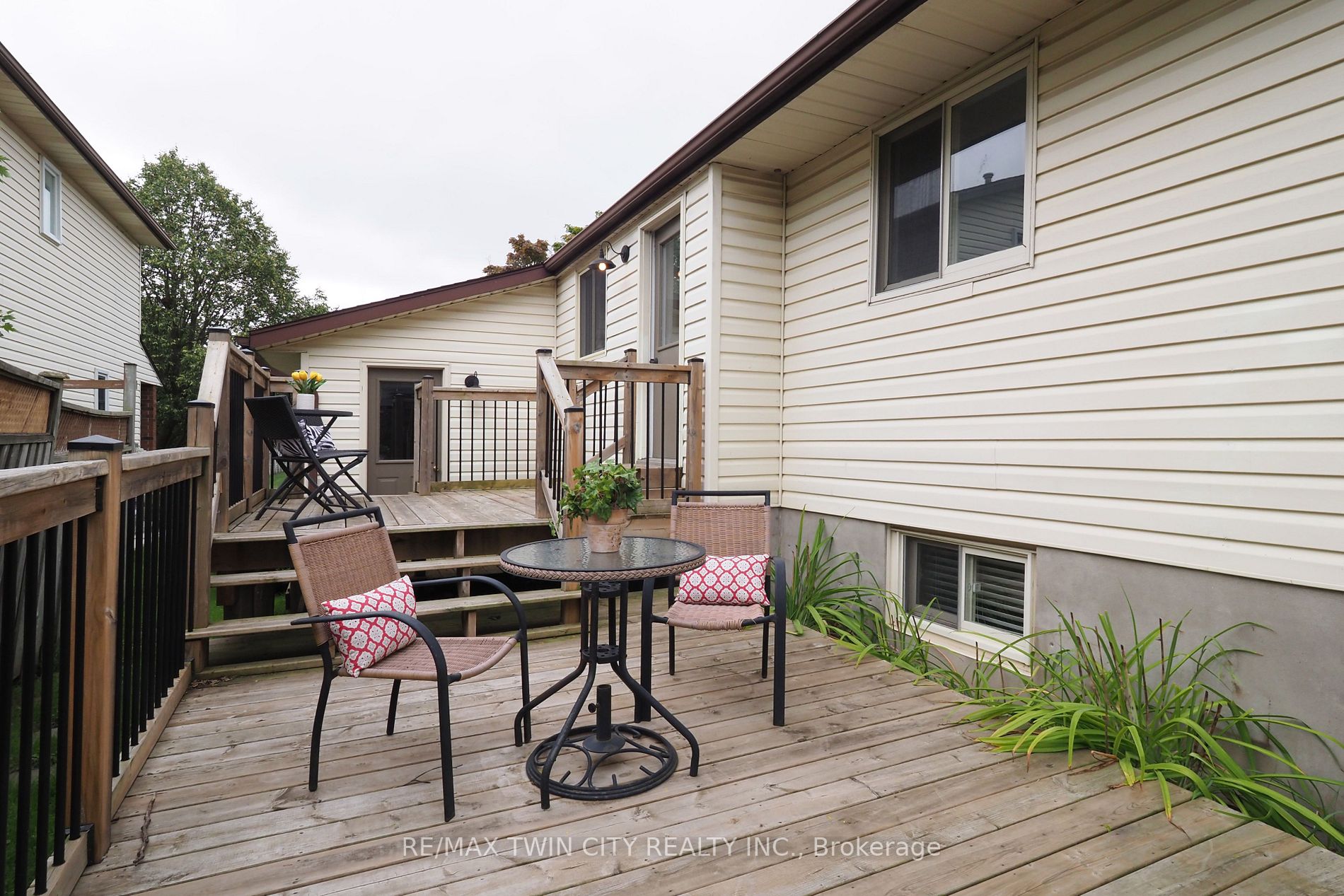 83 Milton Ave W