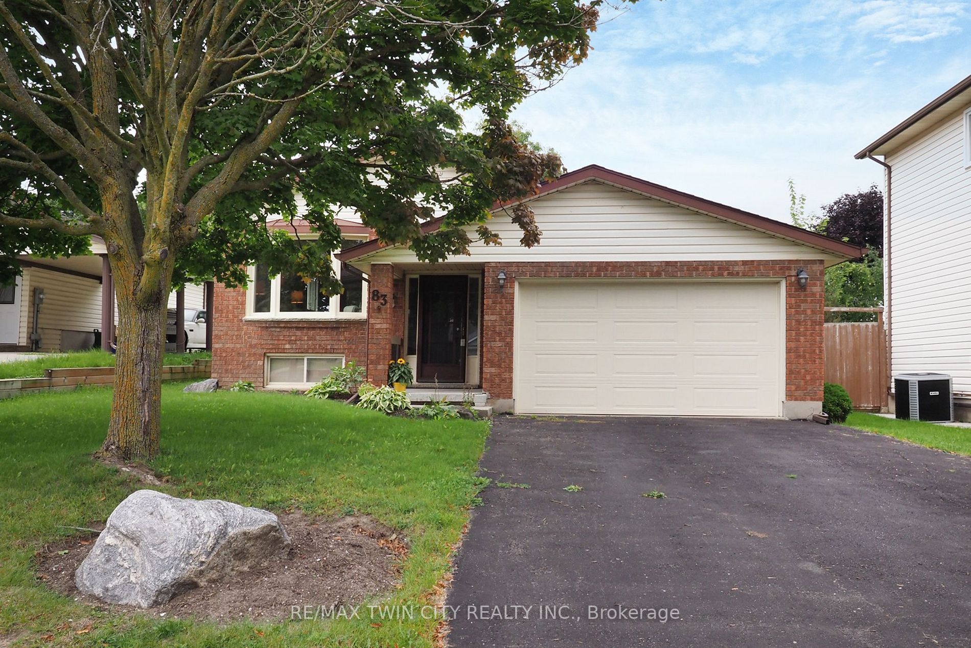 83 Milton Ave W
