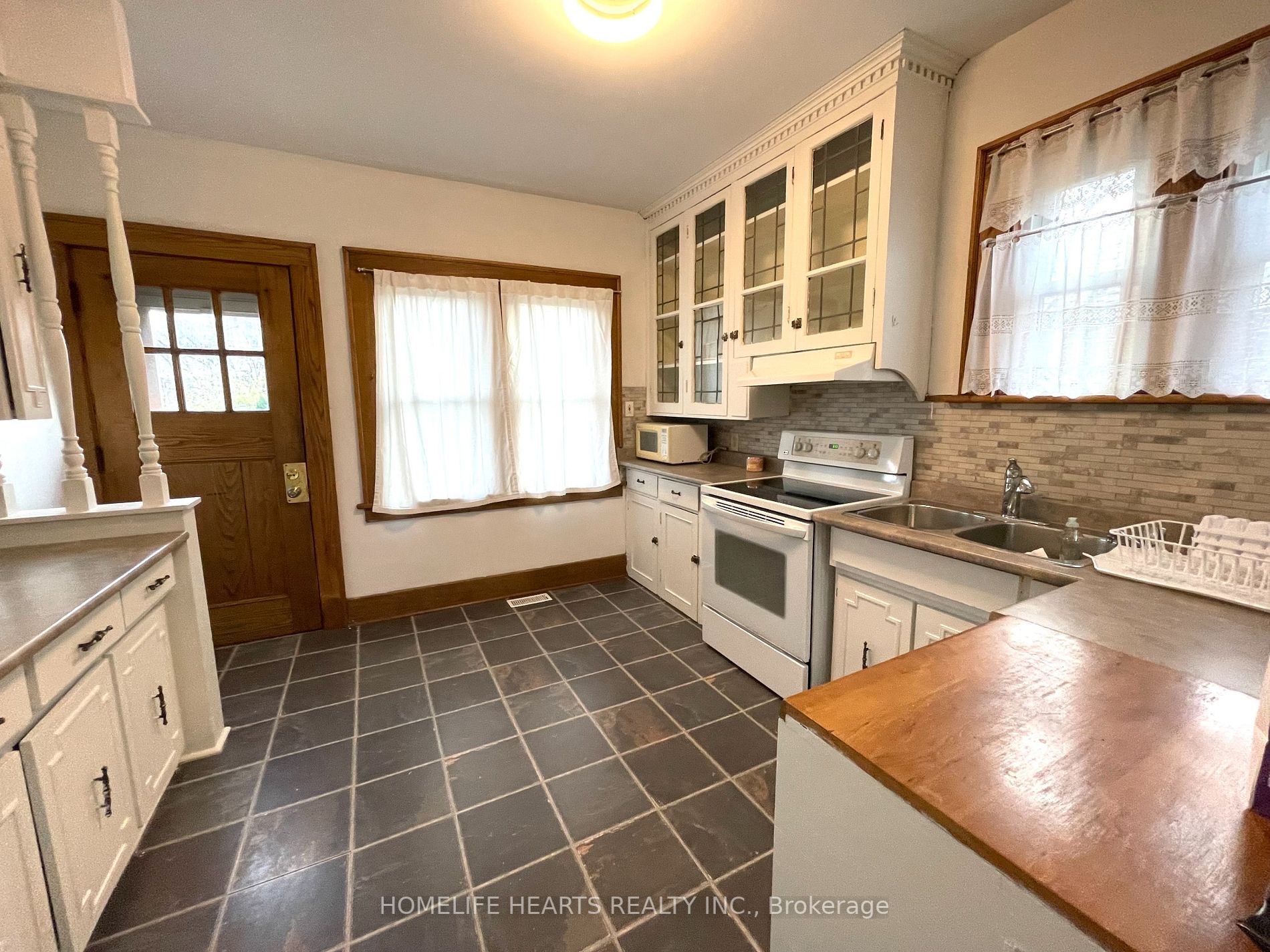 4876 Willmott St