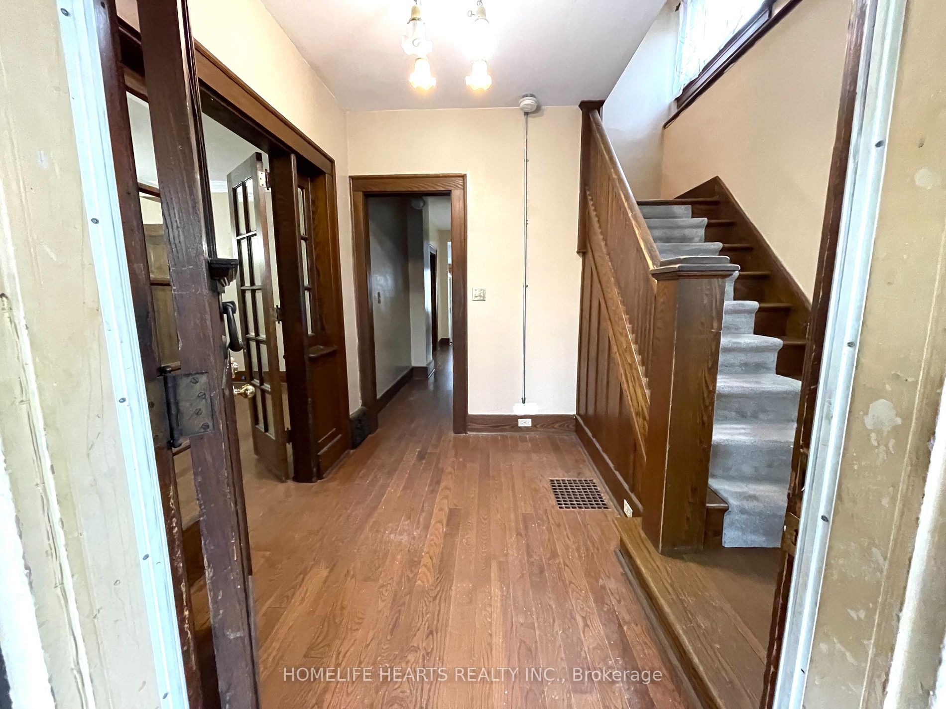 4876 Willmott St