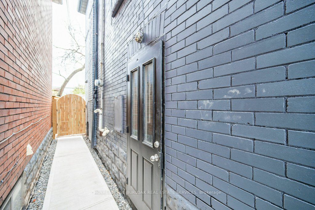46.5 Gage Ave N