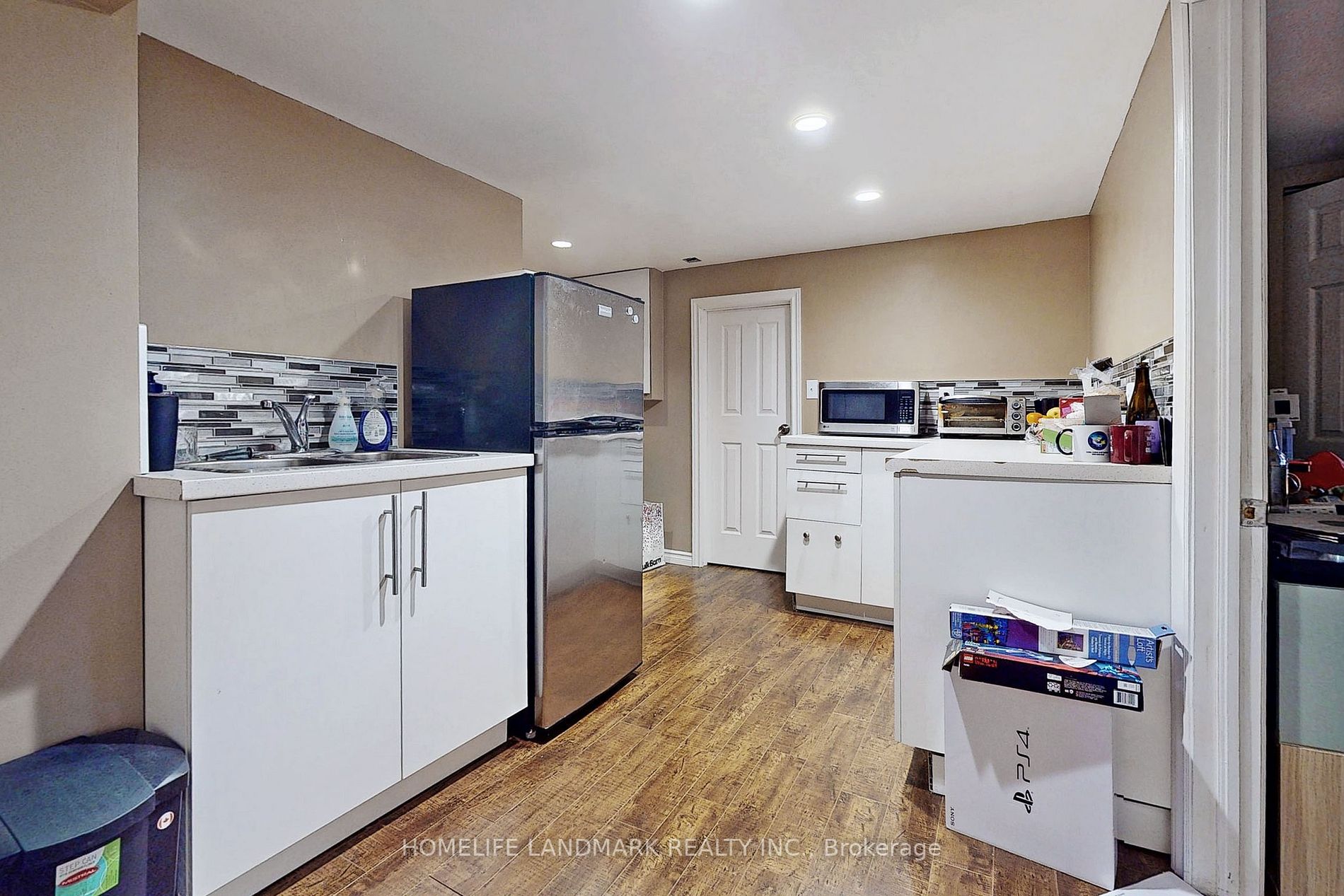 50 Hillview St