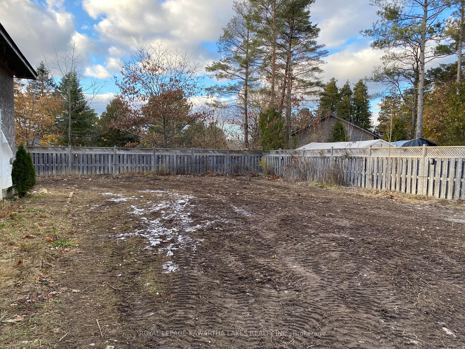 39 Parkhill Dr