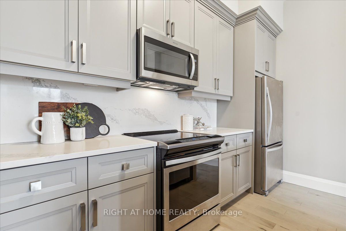 73 Arthur St S, #101