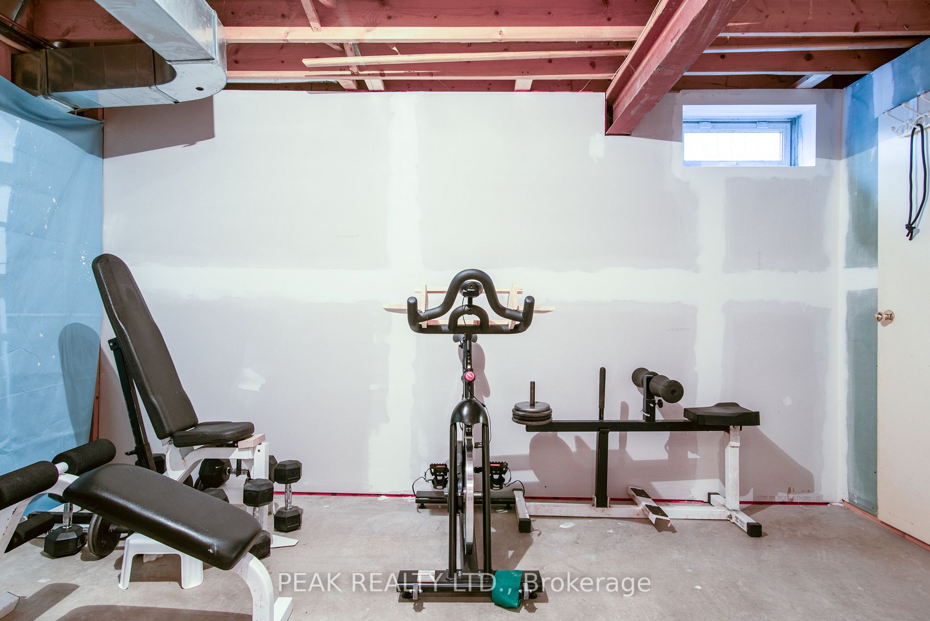 90 Chateau Cres
