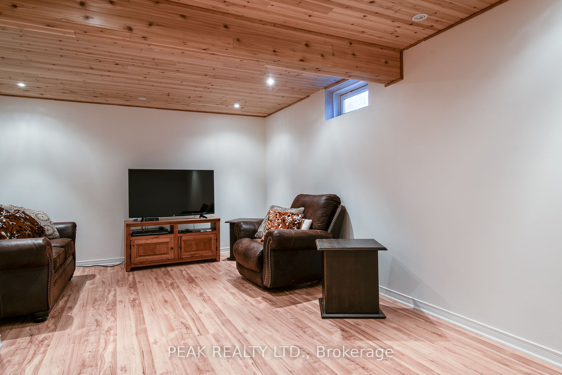 90 Chateau Cres