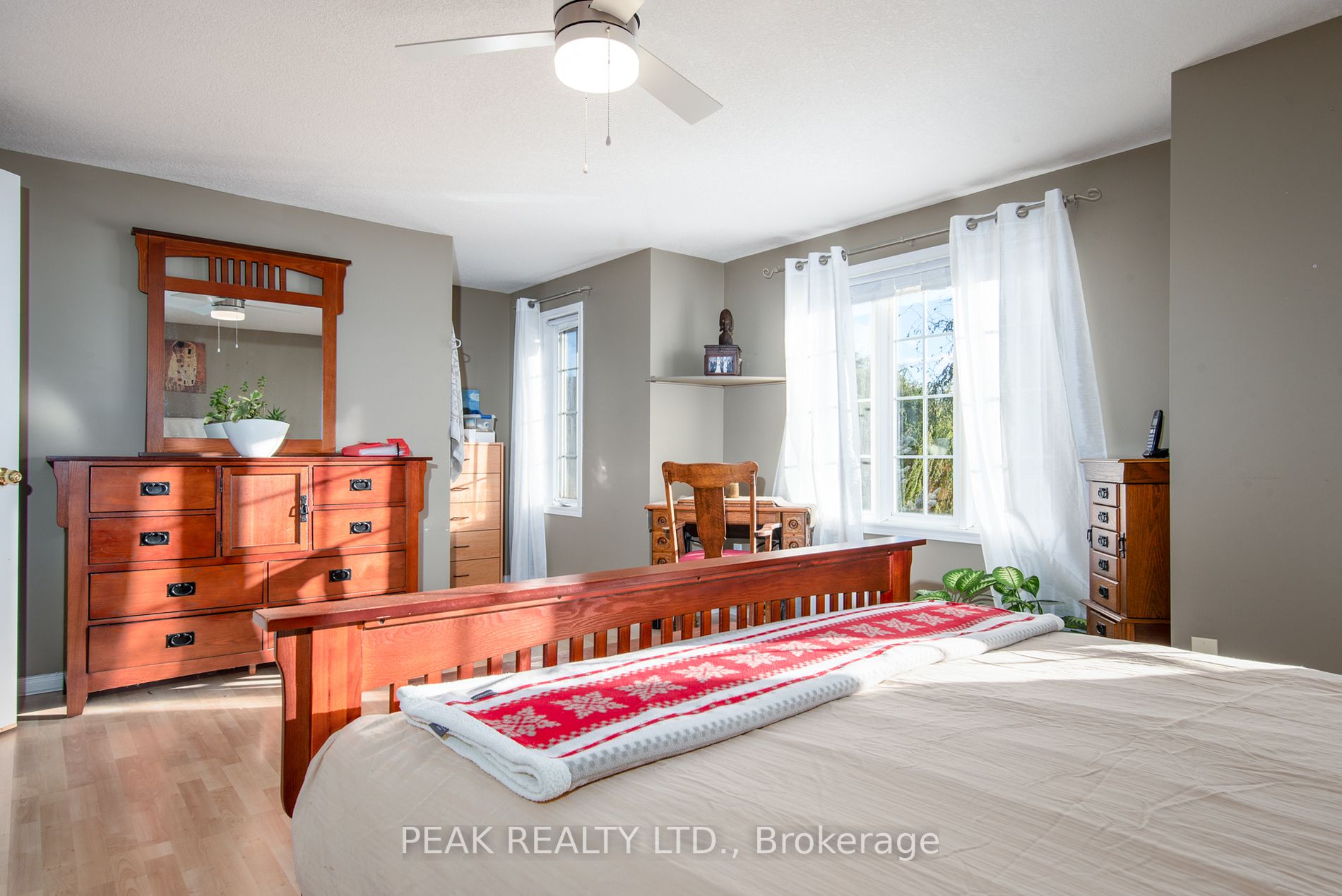 90 Chateau Cres