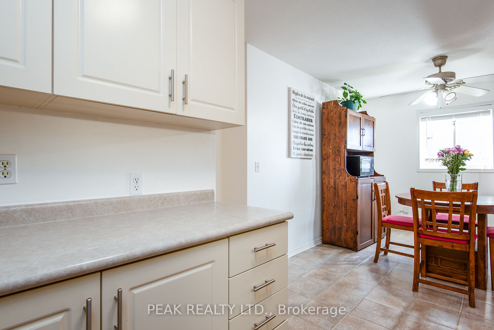90 Chateau Cres
