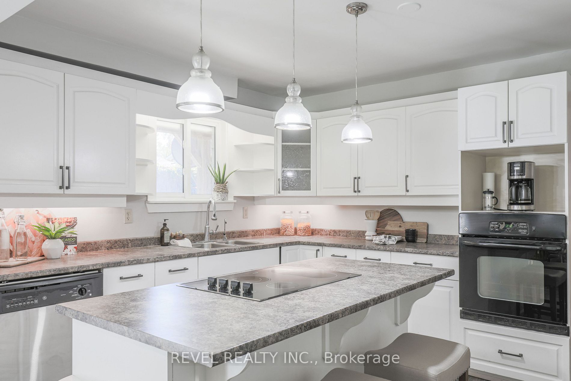 28 Shelley Dr