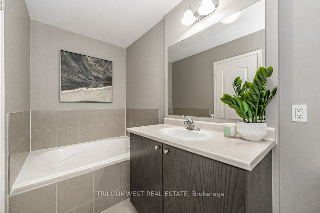 1035 Victoria Rd S, #146