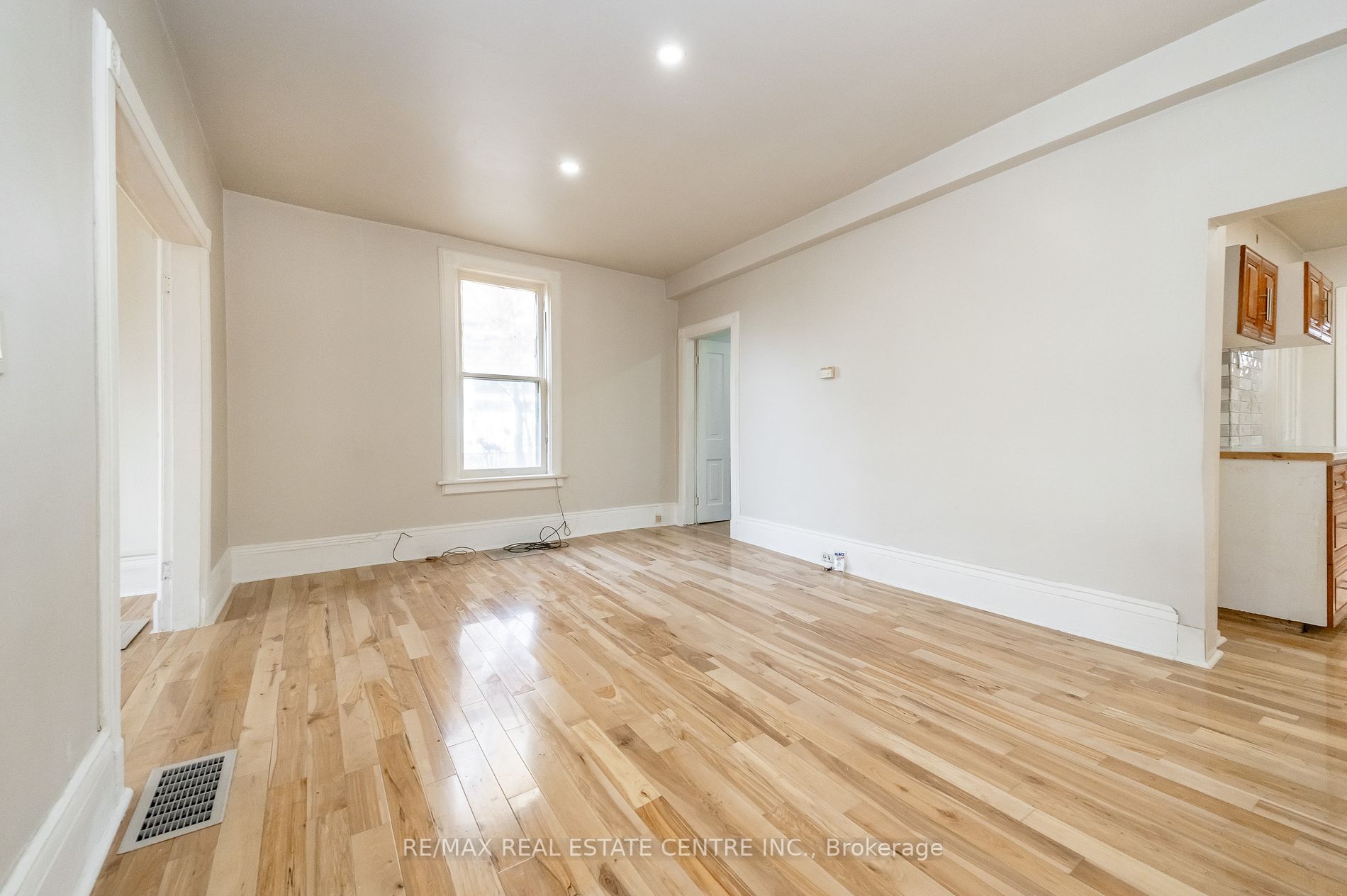 10 Kerr St