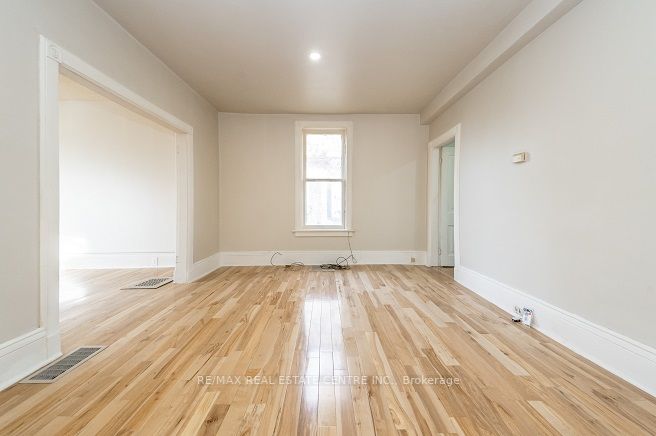 10 Kerr St