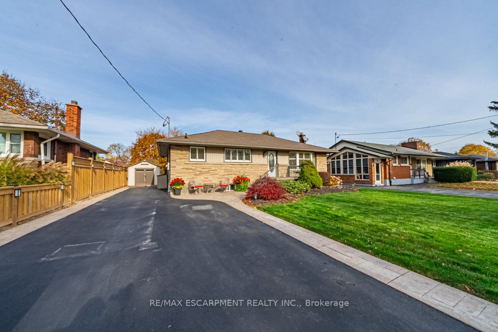 5 Regina Ave