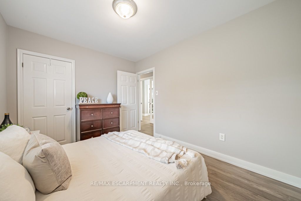 5 Regina Ave