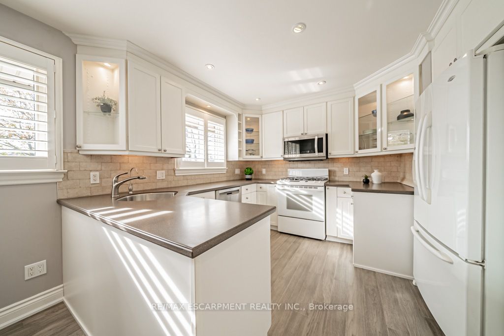 5 Regina Ave