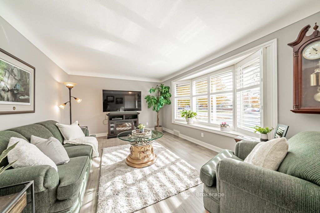 5 Regina Ave
