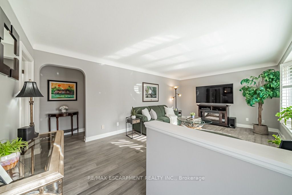 5 Regina Ave