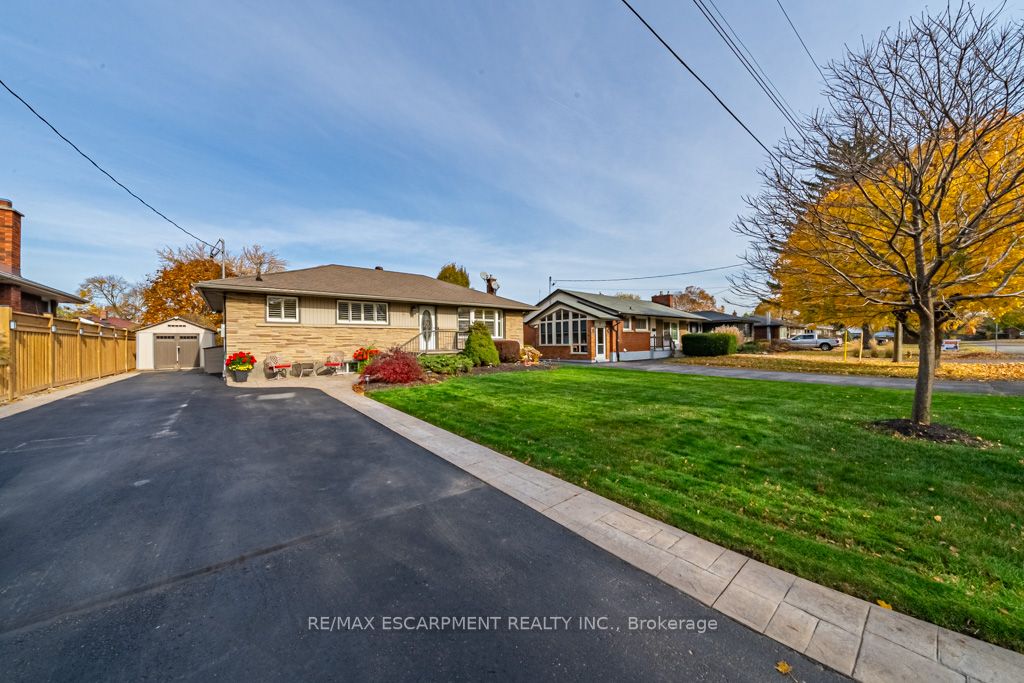 5 Regina Ave