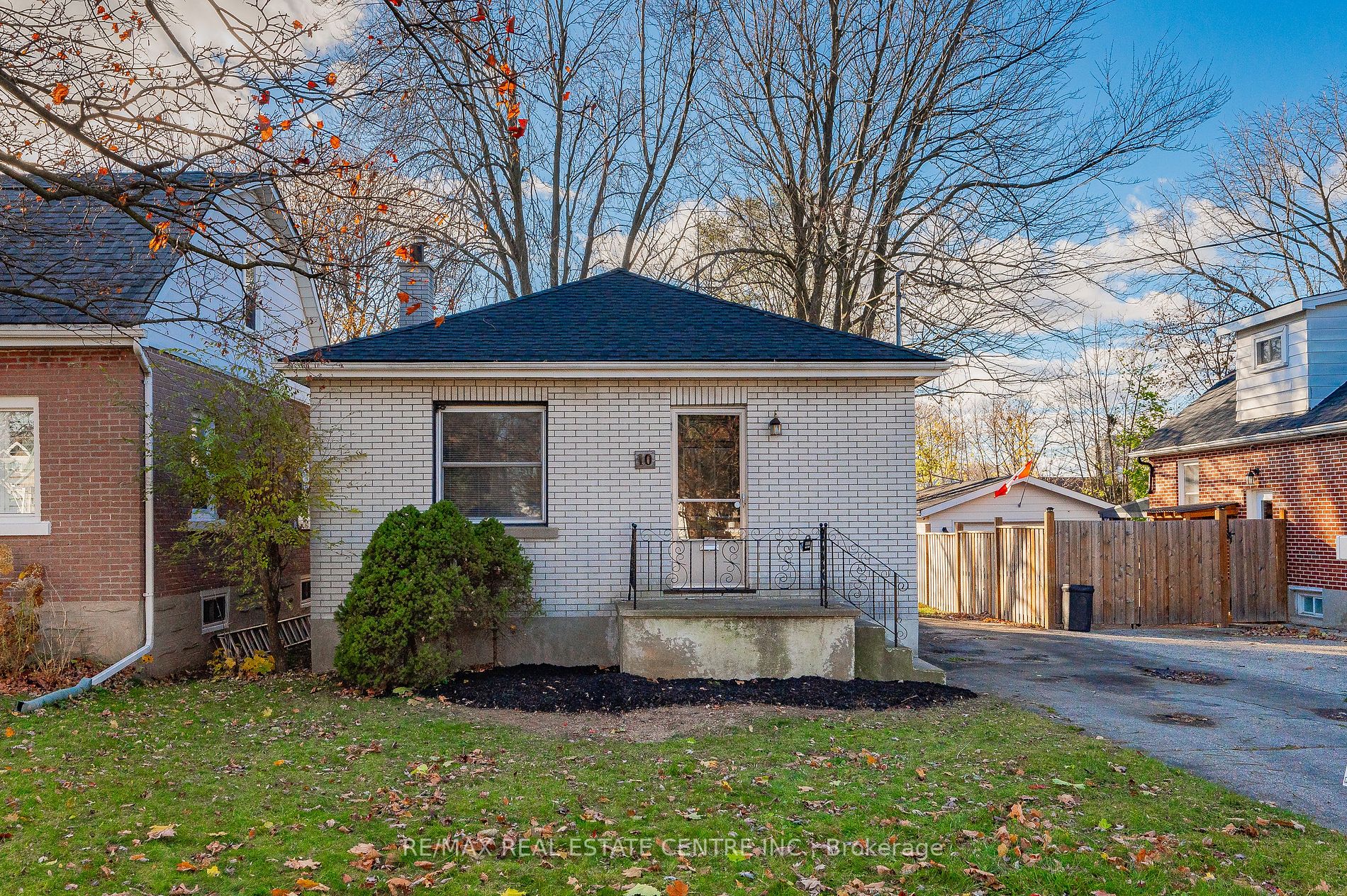 10 Vimy St