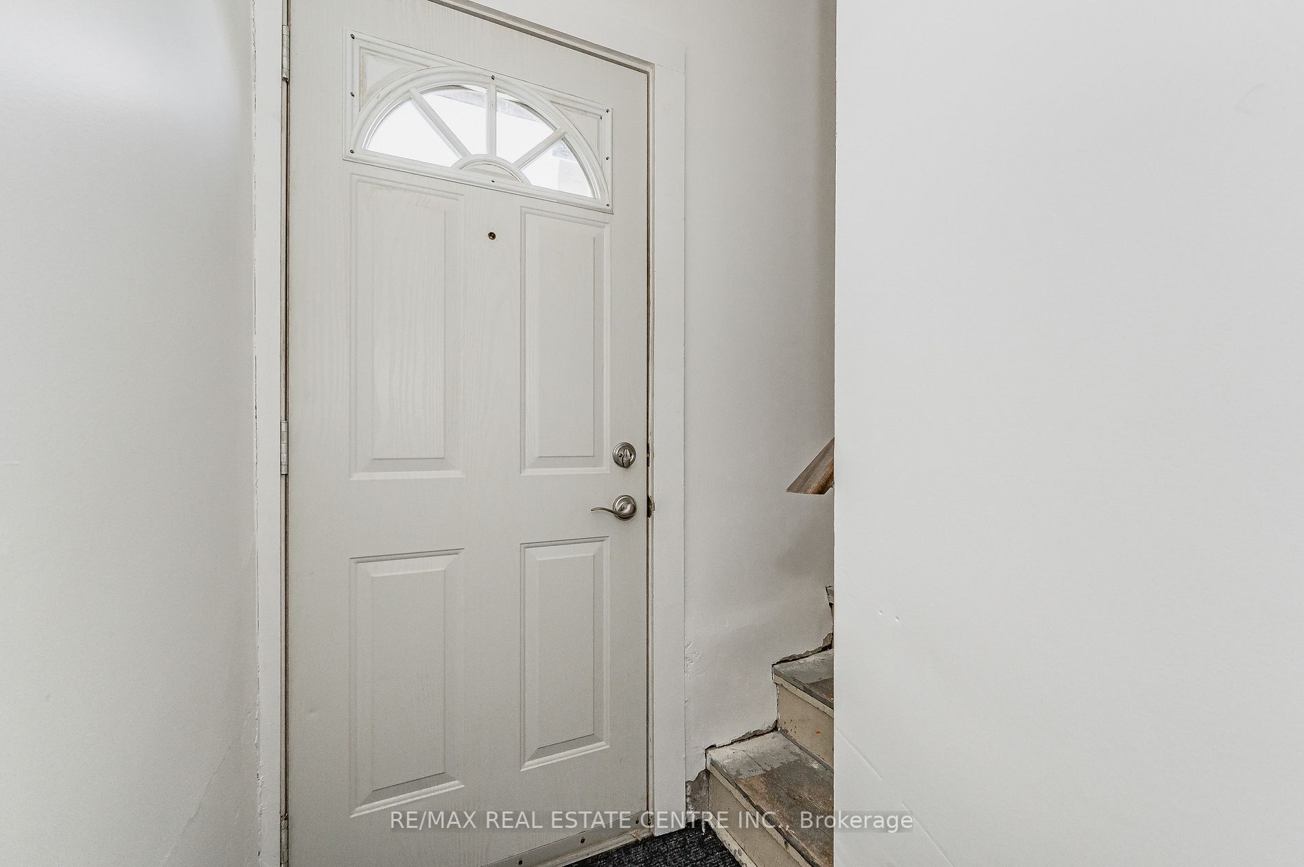 10 Vimy St