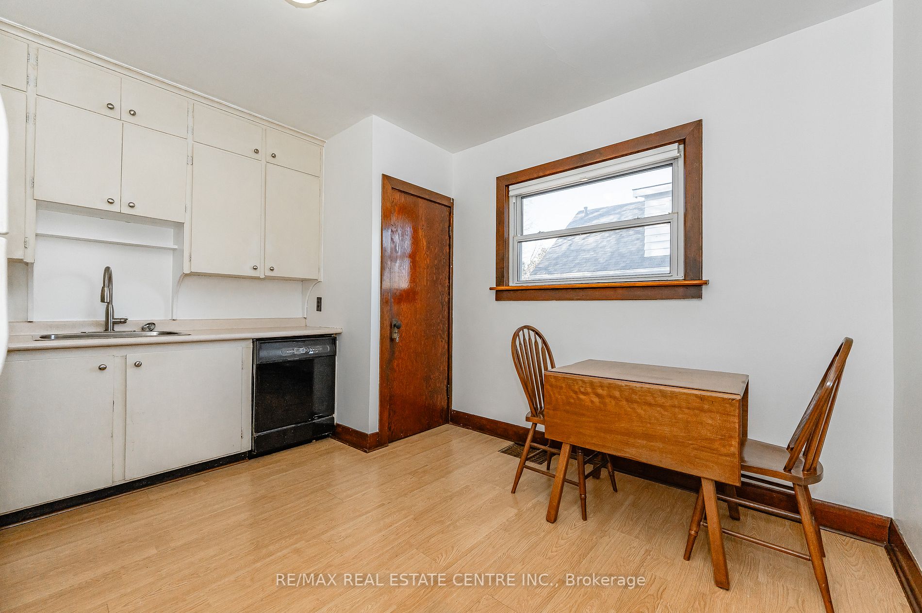 10 Vimy St