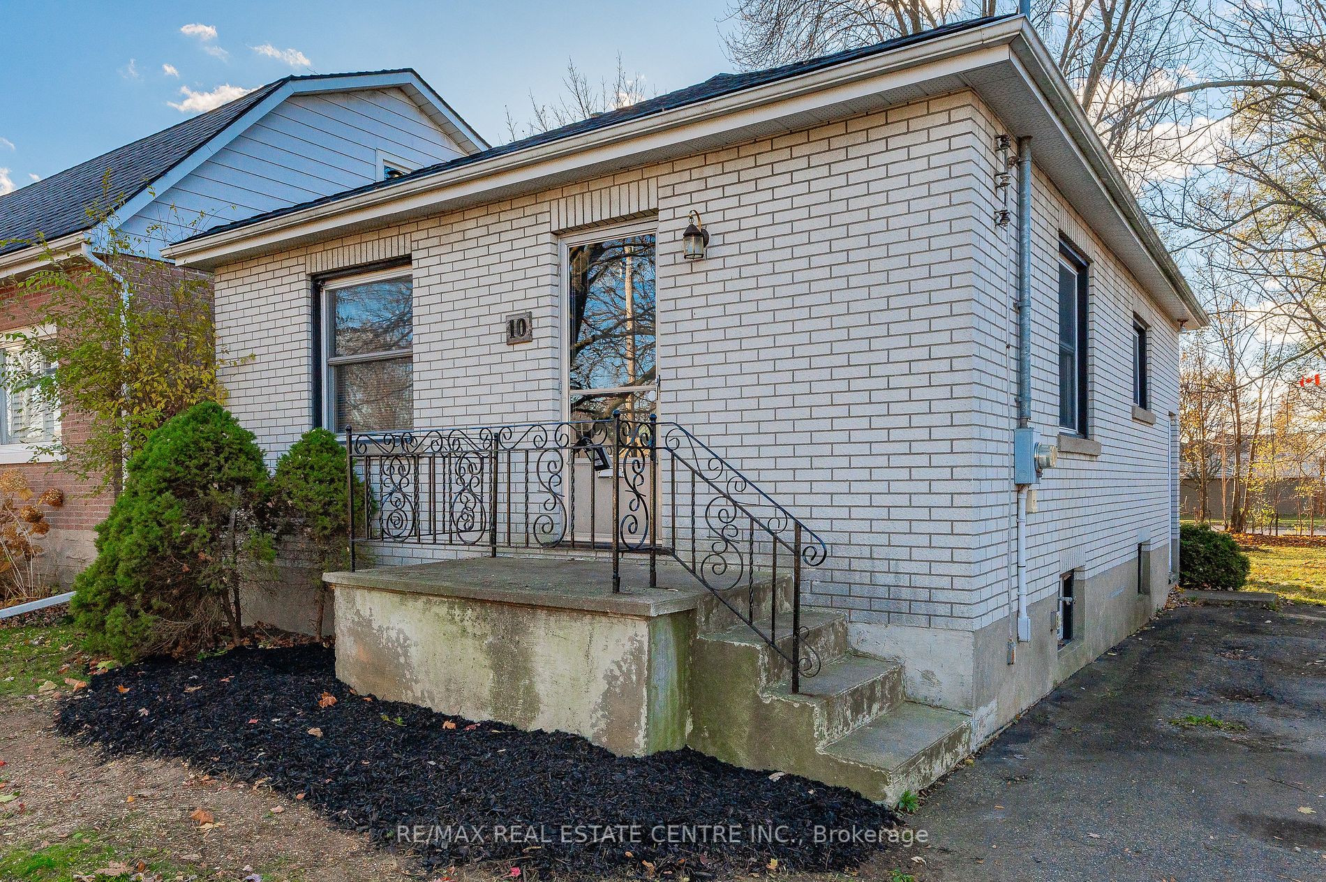 10 Vimy St