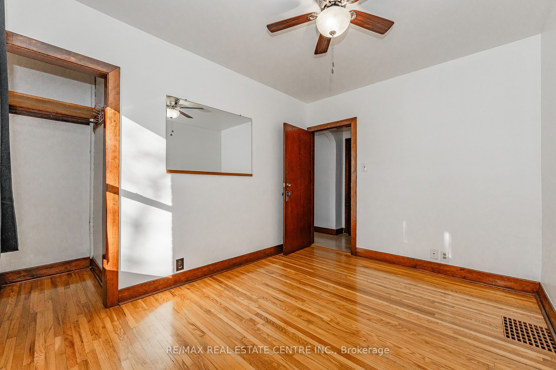 10 Vimy St