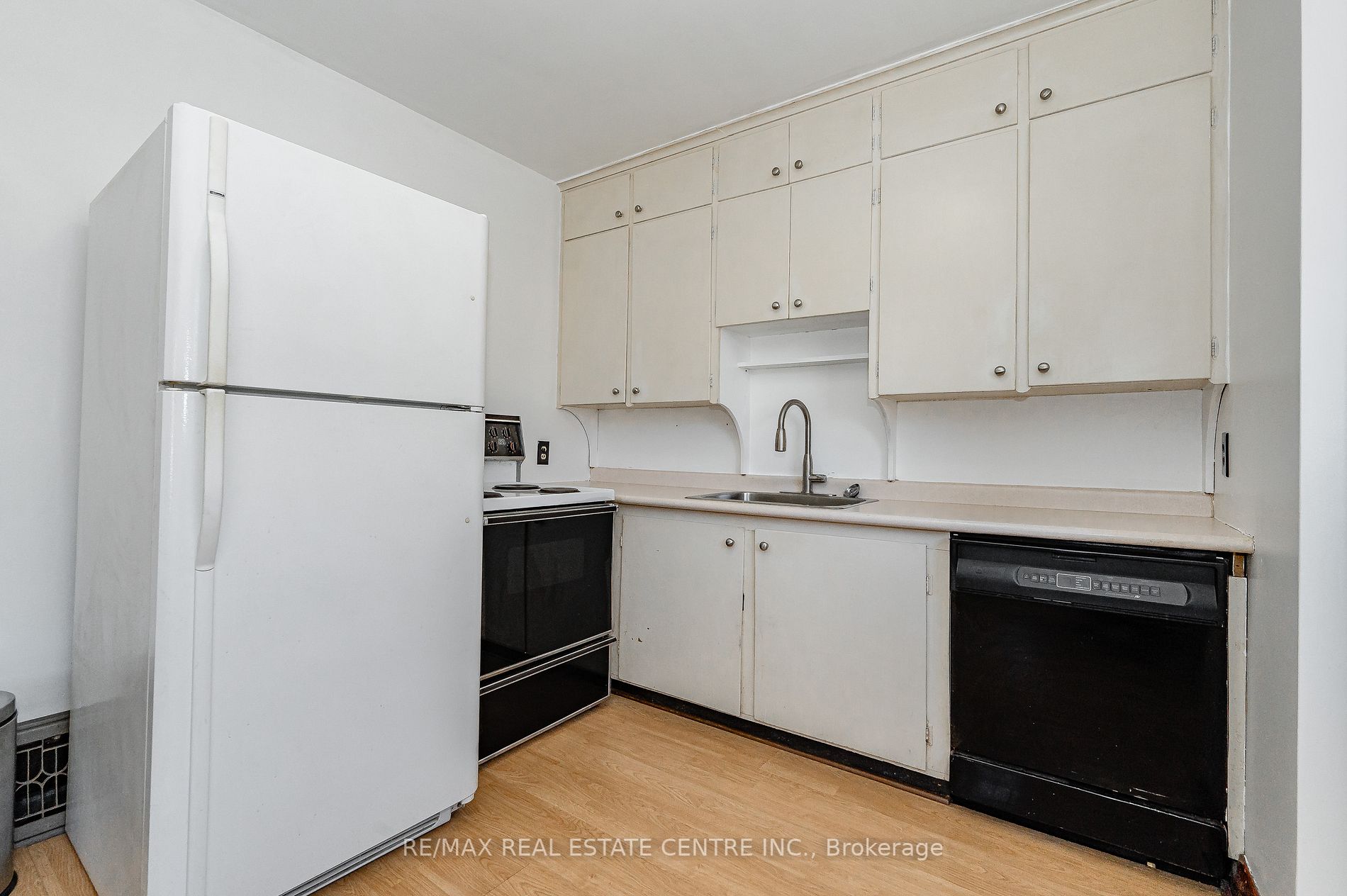 10 Vimy St