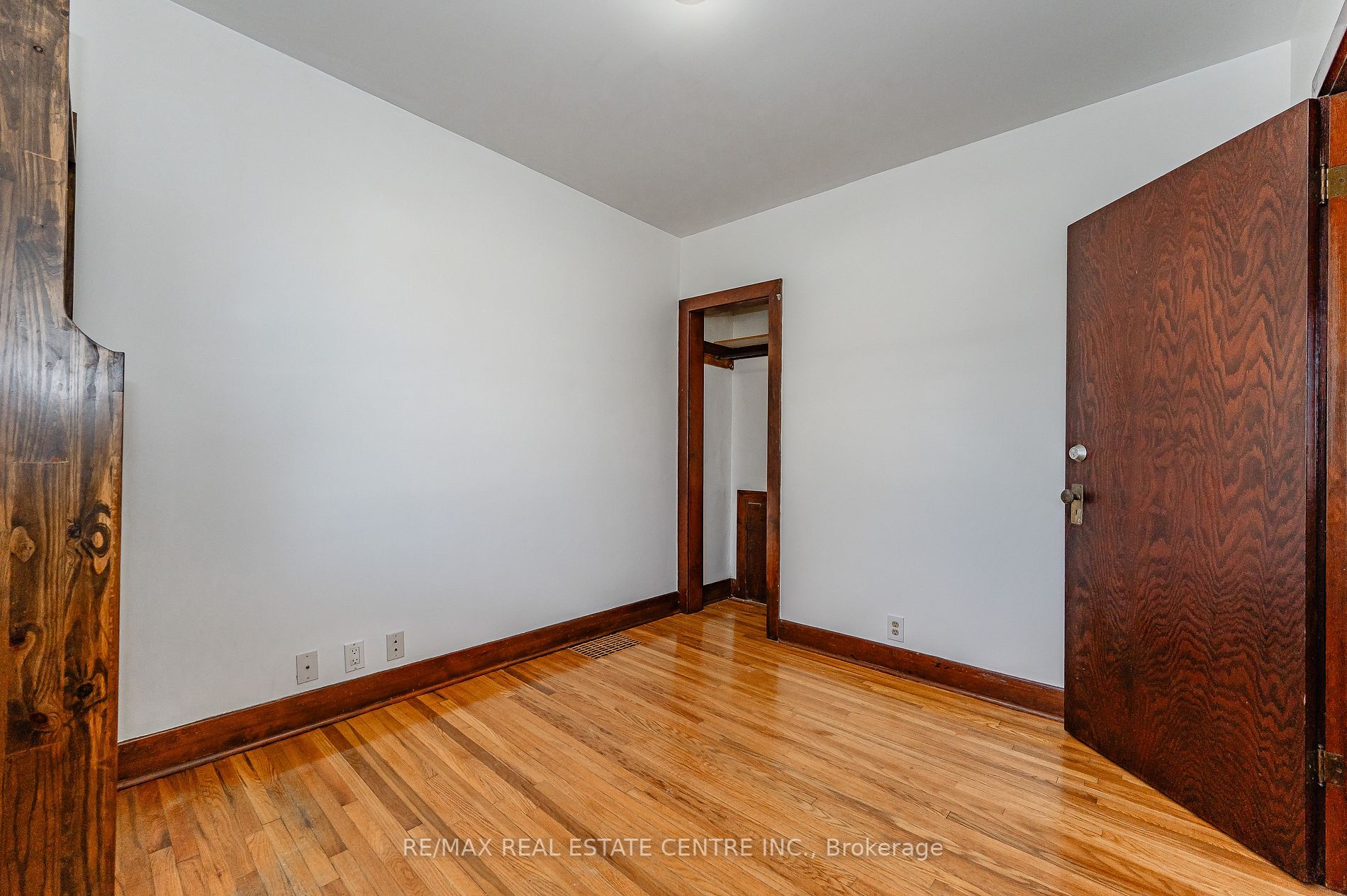 10 Vimy St