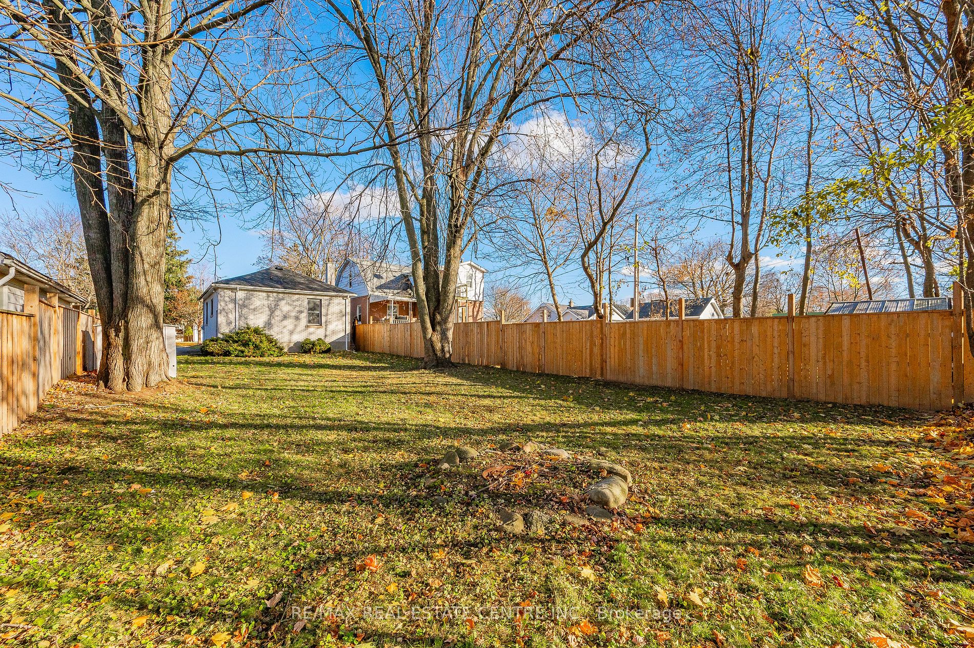 10 Vimy St