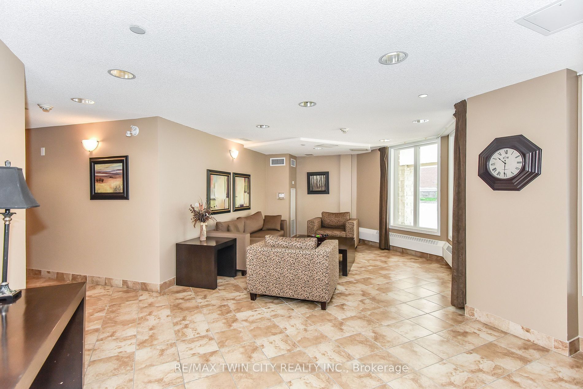 8 Harris St, #306
