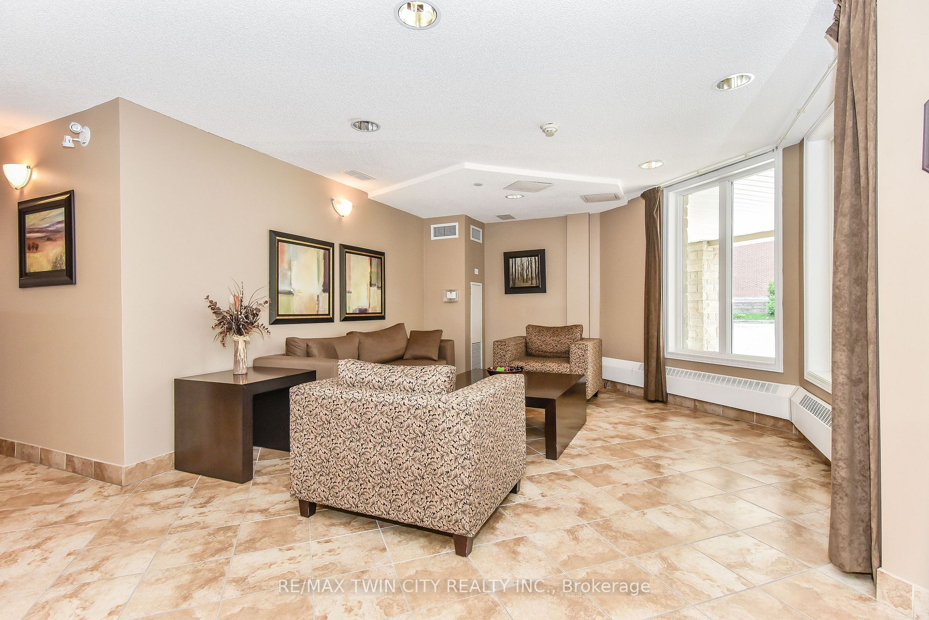 8 Harris St, #306