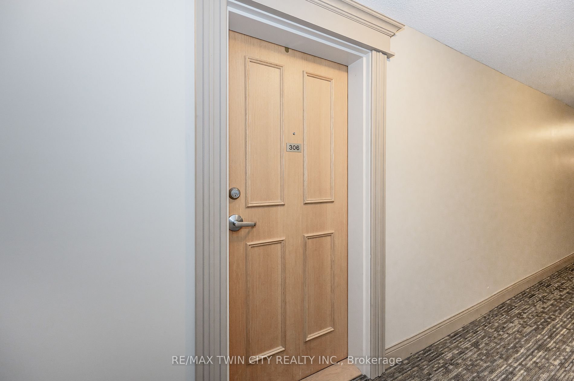 8 Harris St, #306