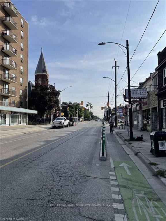 461 Dundas St E