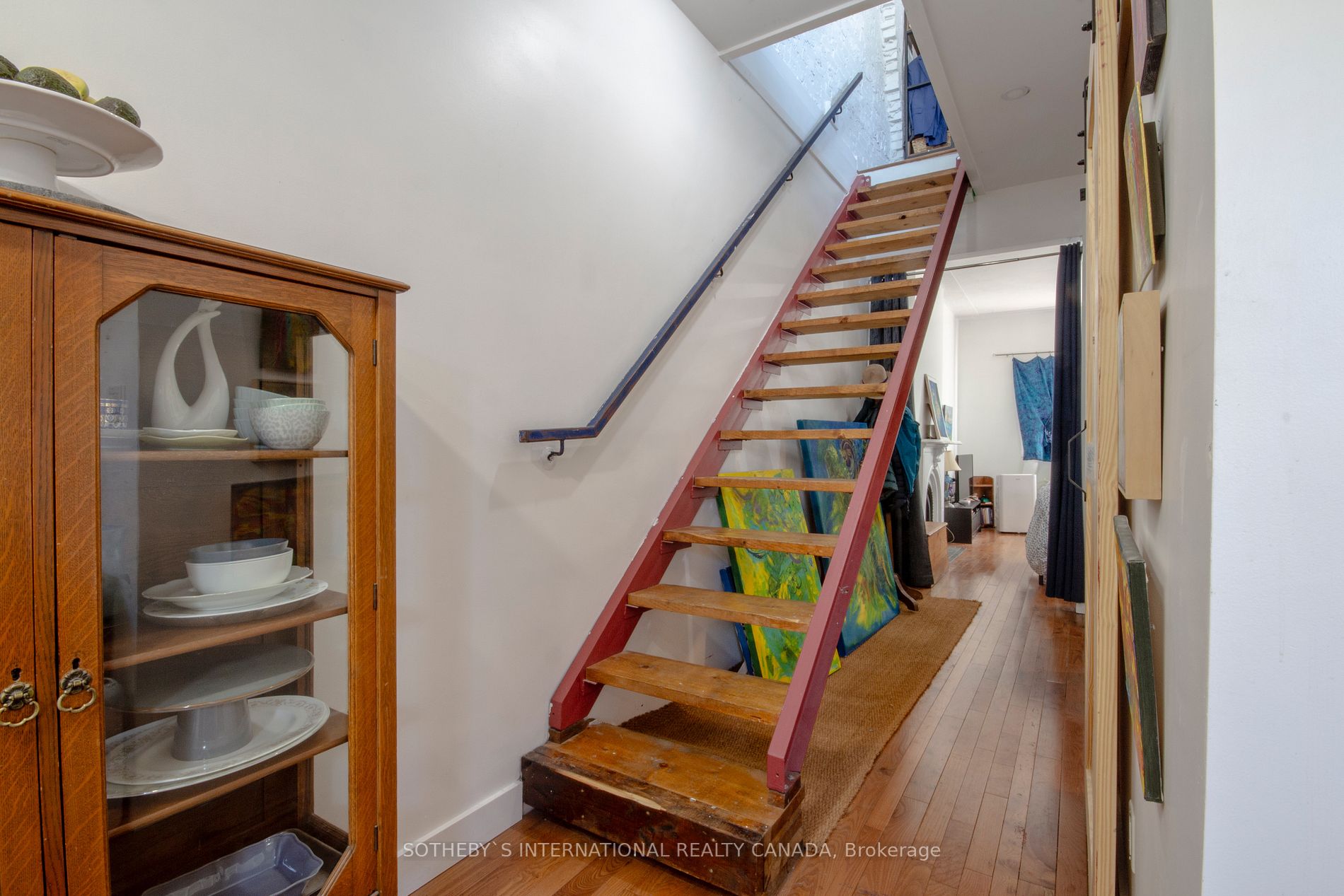 334 James St N