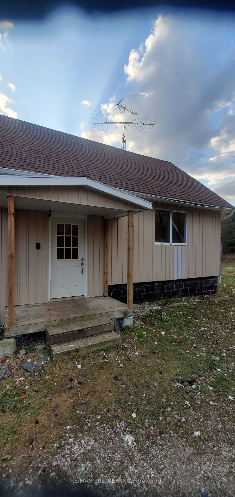 1203 Walkers Point Rd