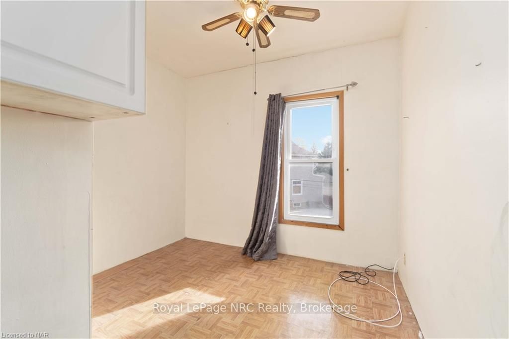 4625 Nelson Cres