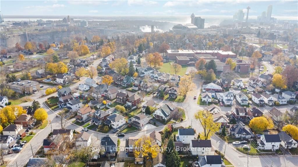 4625 Nelson Cres