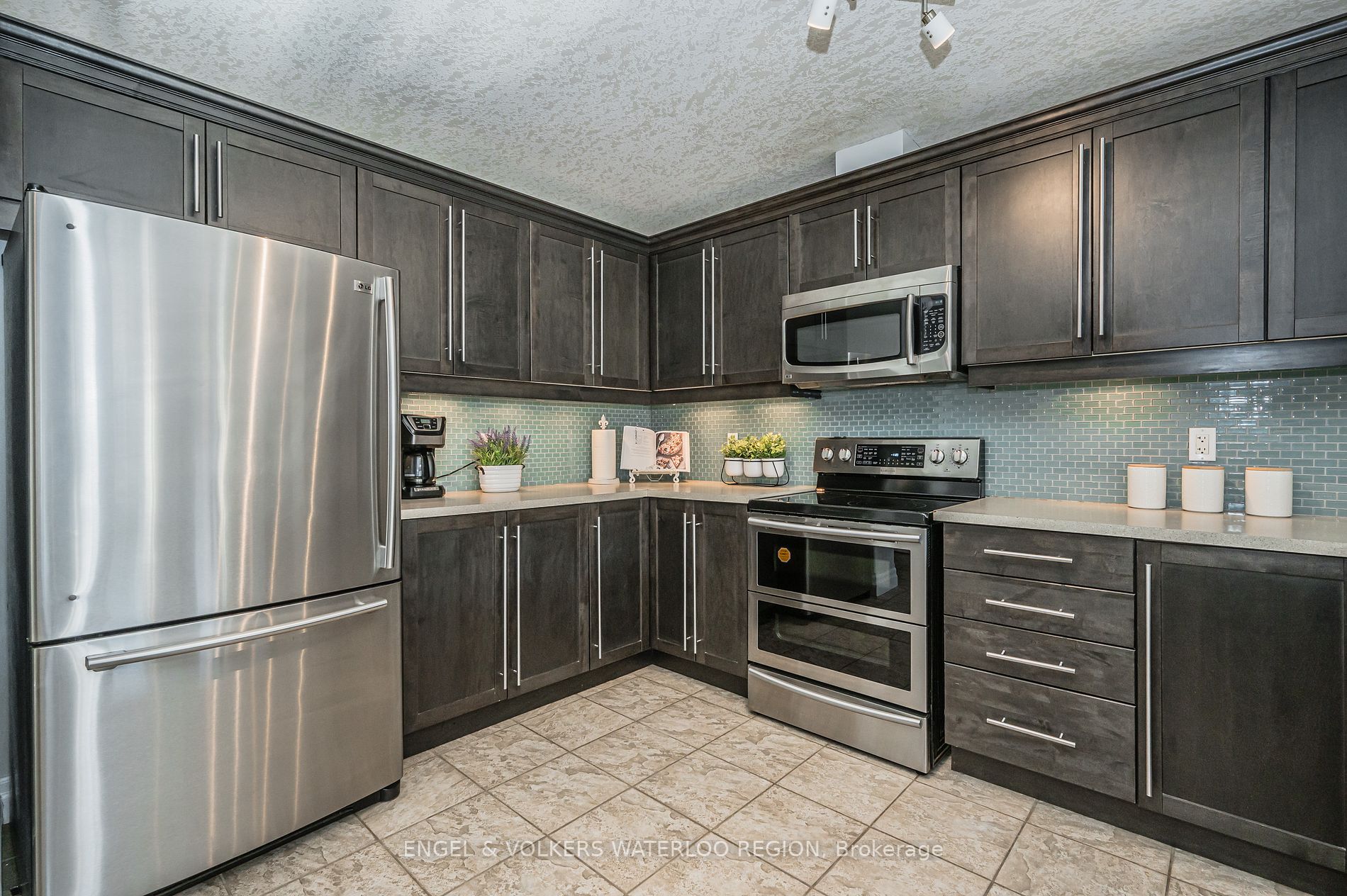 69 Rockcliffe Dr