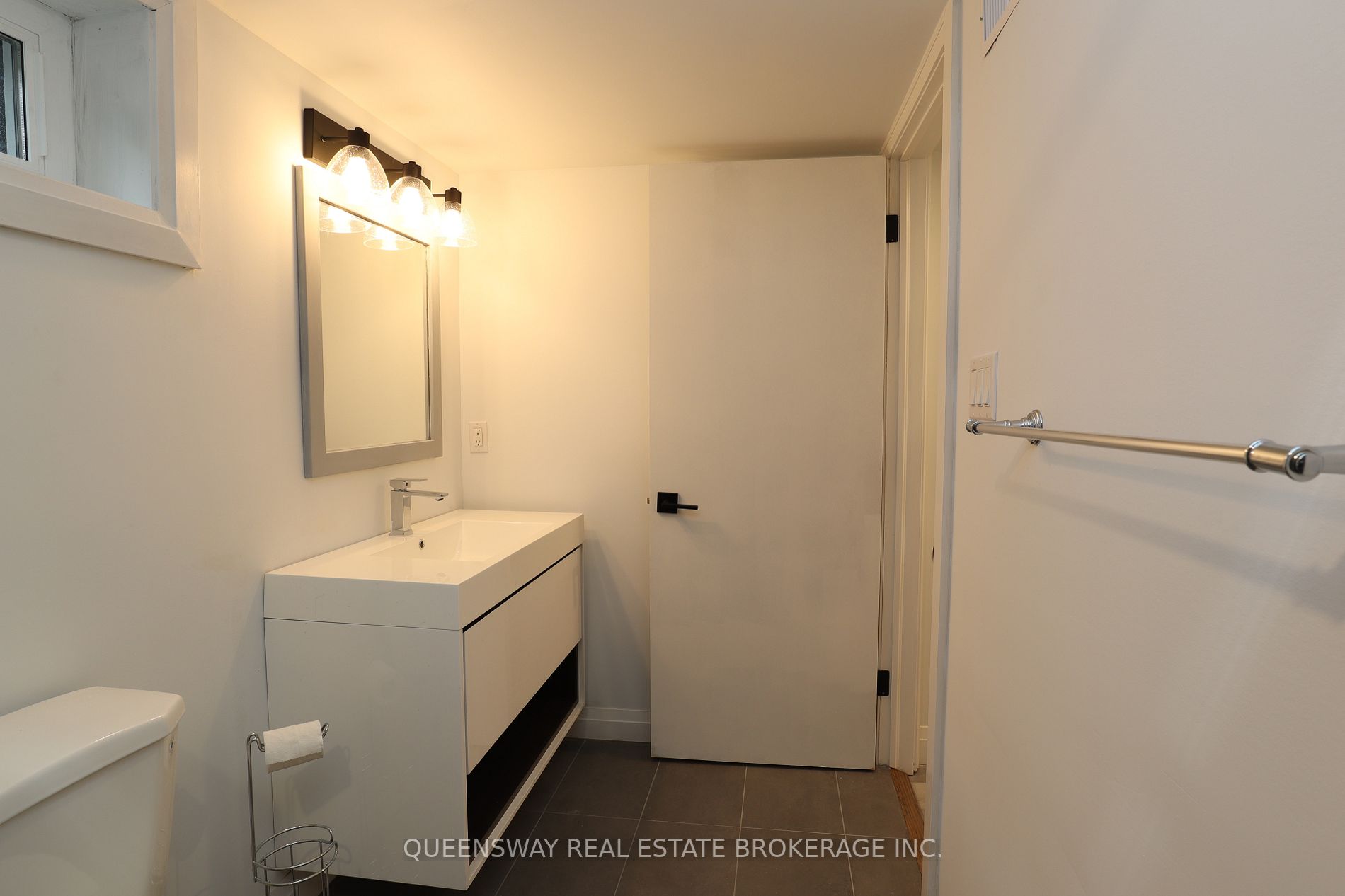 67 Kingslea Dr, #Lower