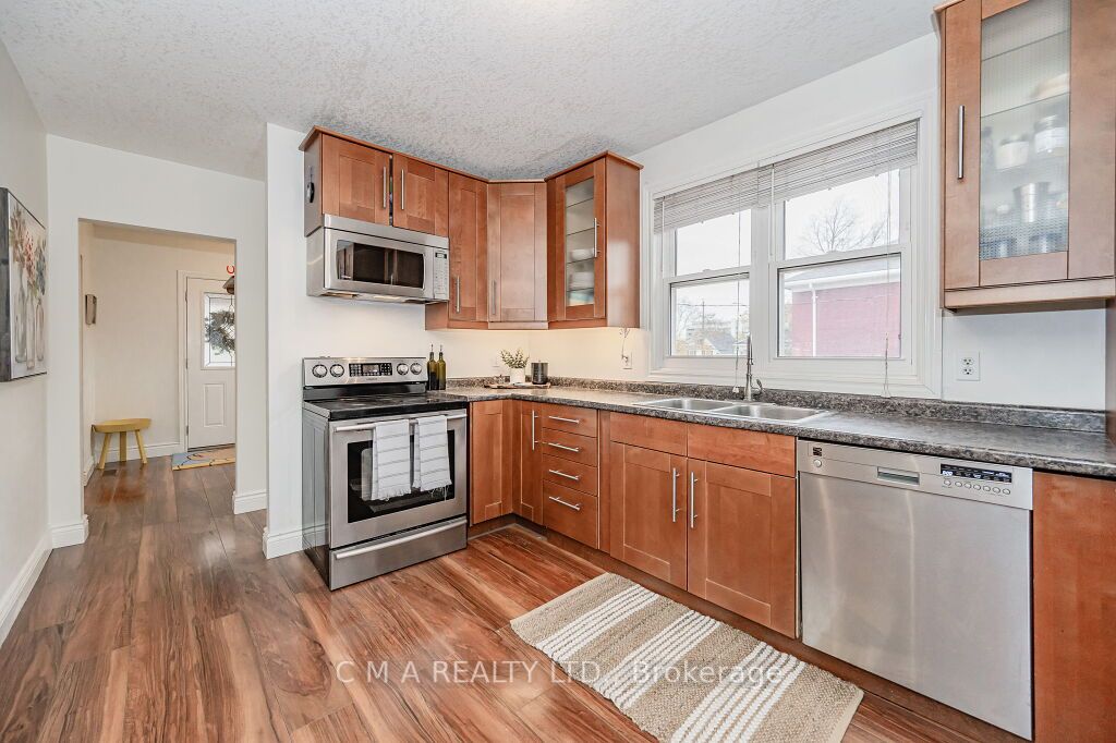 11 Peter St