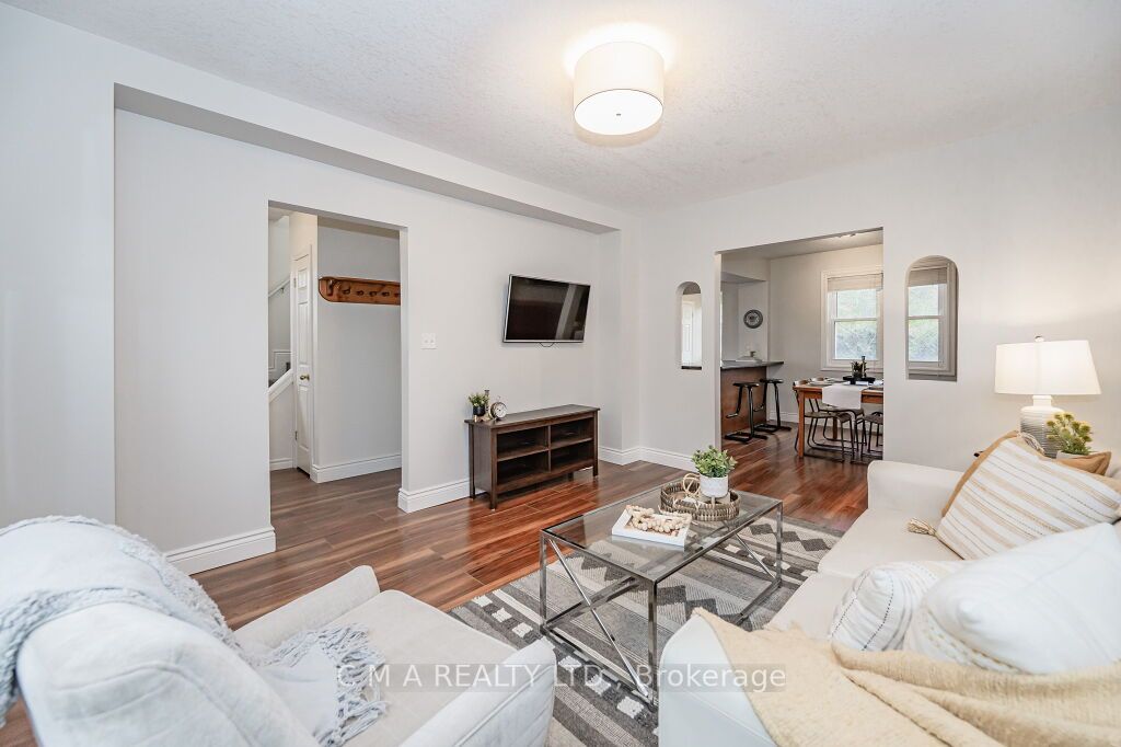 11 Peter St