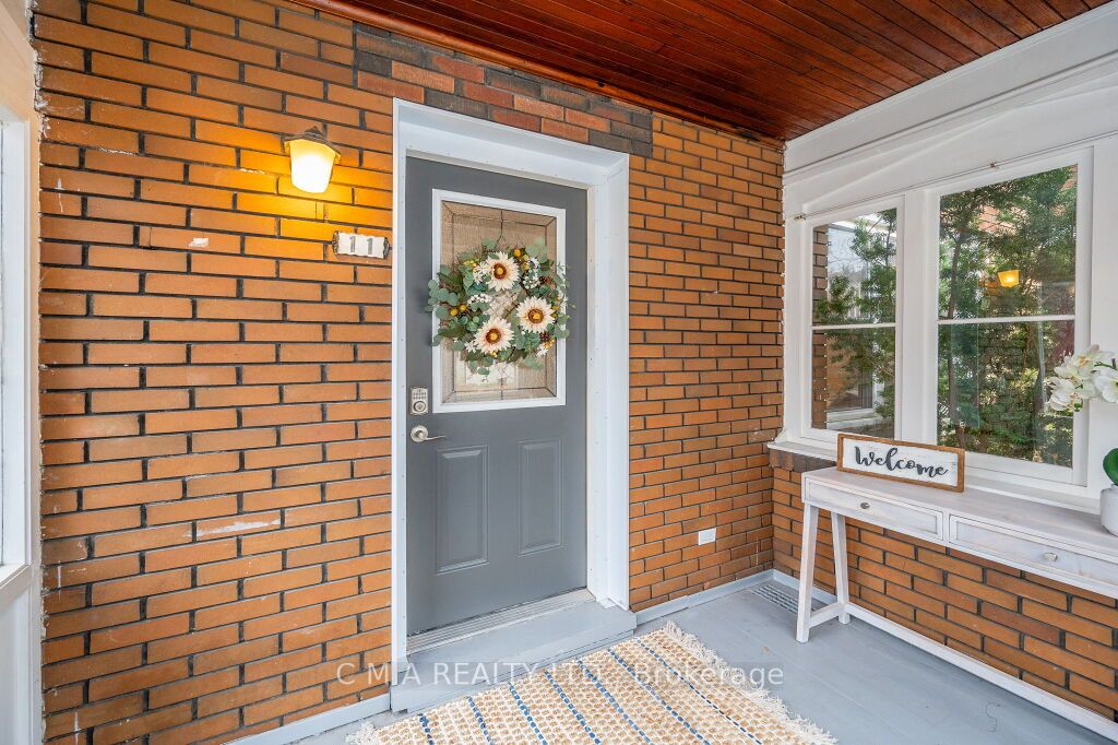 11 Peter St