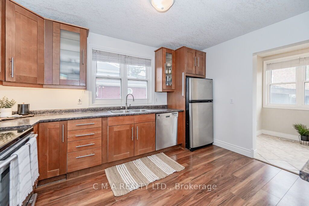 11 Peter St