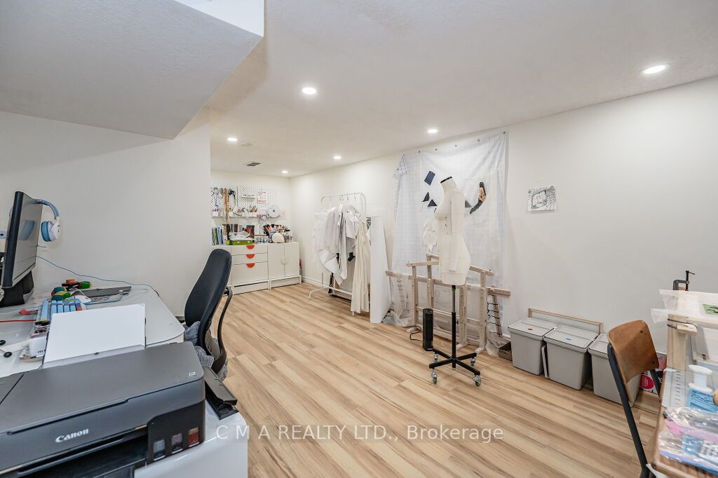 11 Peter St