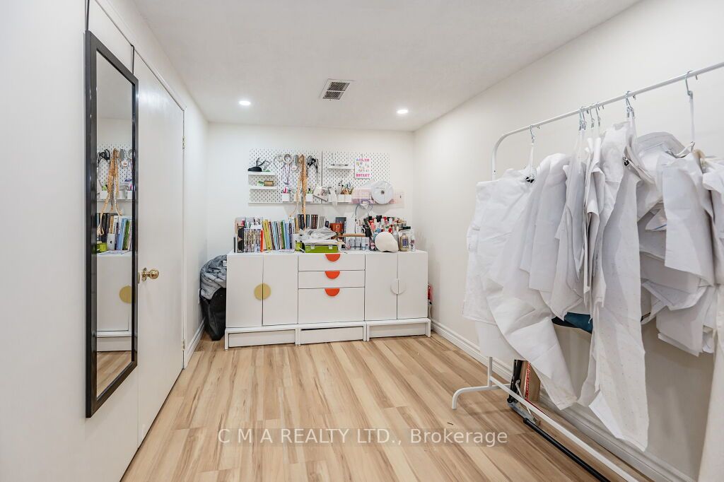 11 Peter St